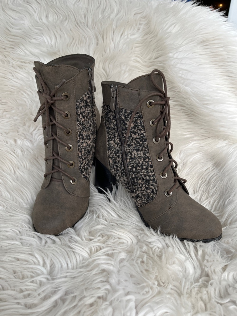 KISSES by TWO LIPS  Style: TOO VERONICA Women’s Ankle Boots Size: 9.5M